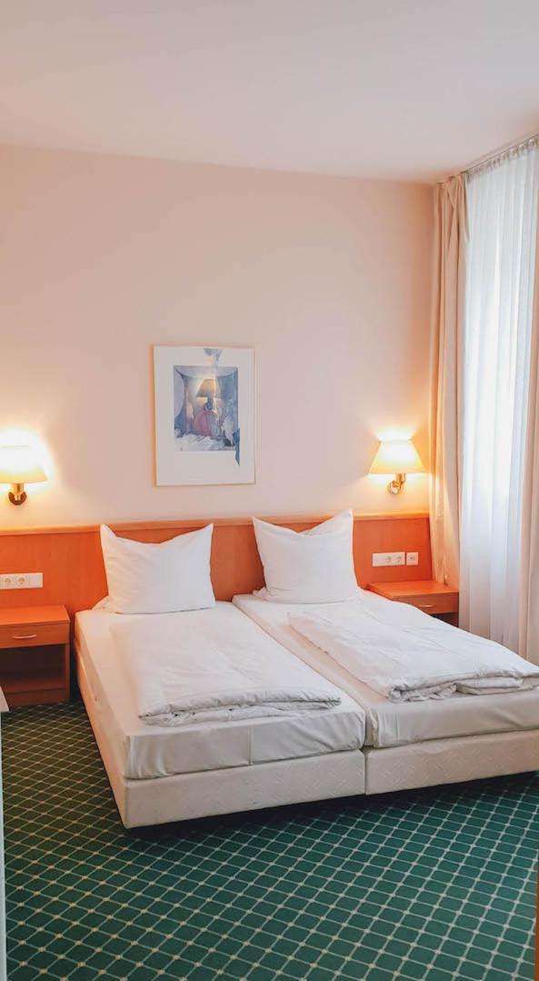 Doppel-/Zweibettzimmer mit eigenem Bad